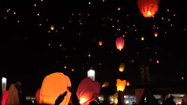 Indahnya Langit Dieng Saat Bermandikan Ribuan Lampion