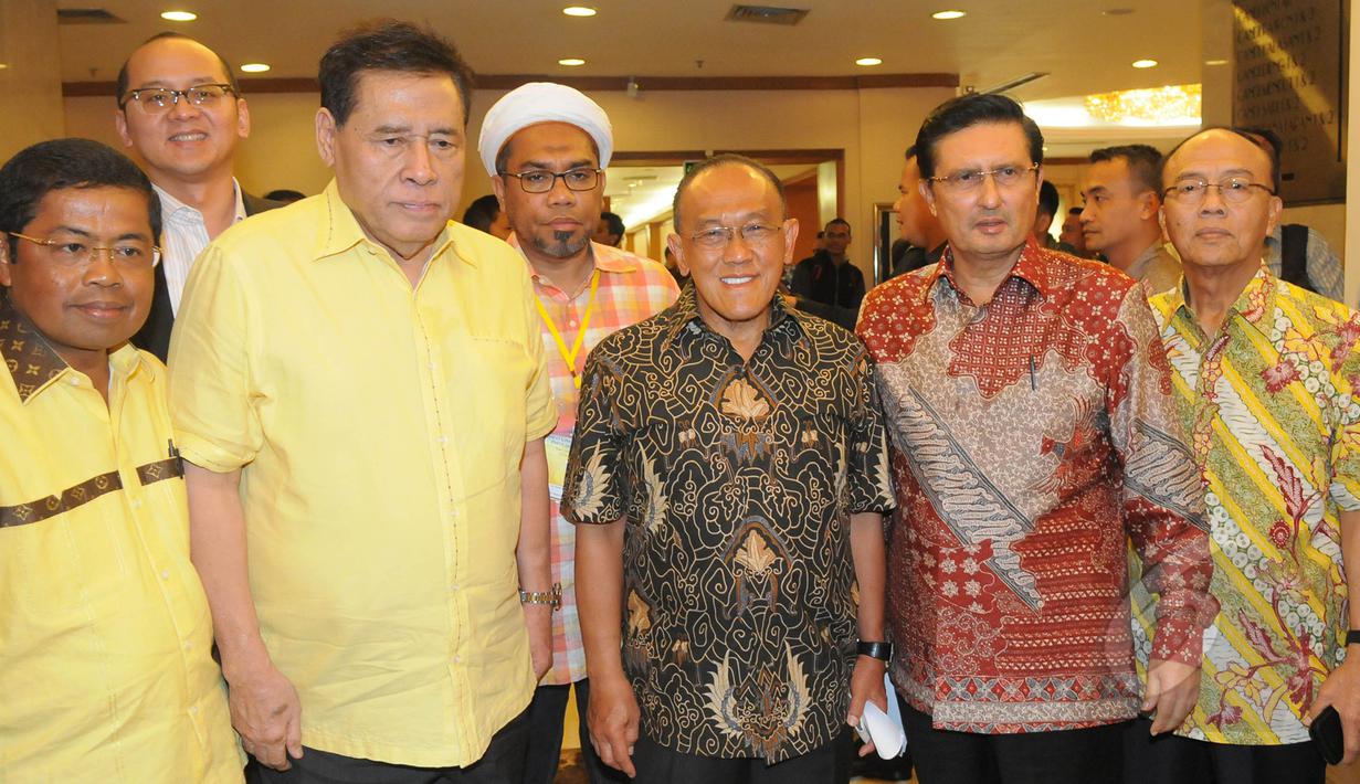 Golkar Kubu Aburizal Bakrie tidak terima keputusan Menkumham Yasonna Laoly yang mengesahkan Golkar kubu Agung Laksono, Jakarta, Selasa (10/3/2015). Ical berencana menggugat ke PTUN. (Liputan6.com/Herman Zakharia)