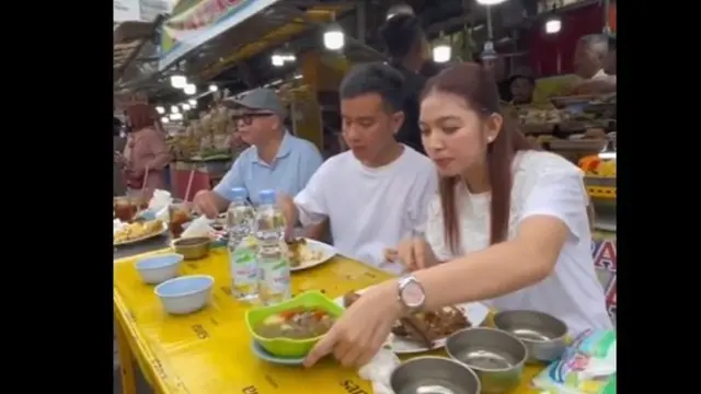Gibran Rakabuming Makan di Nasi Kapau Pasar Senen Usai Blusukan, Ternyata Sudah Lama Jadi Langganan Keluarga Jokowi.  foto: Twitter (X) @don_muzakir_