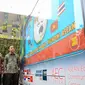 Mendag Thomas Lembong (kanan) meresmikan peluncuran Mobile magic box di Kemendag, Jakarta, Senin (28/9/2015). AEC Center dibentuk untuk edukasi publik tentang perkembangan dan peluang MEA. (Liputan6.com/Faizal Fanani)