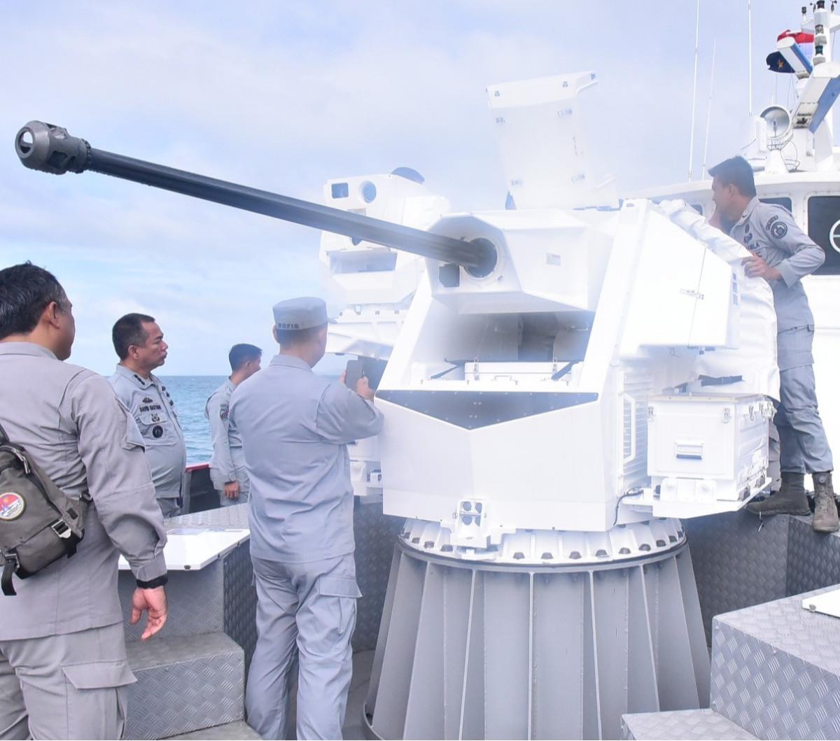 Bakamla RI melakukan uji fungsi senjata SMASH 30 MM di Pulau Petong, Batam, Kepulauan Riau, selama dua hari, 22-23 Desember 2023.&nbsp;
