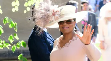 Presenter Oprah Winfrey saat menghadiri upacara pernikahan Pangeran Harry dan Meghan Markle di St. George's Chapel, Windsor Castle, Windsor, dekat London, Inggris, Sabtu (19/5). (Ian West/POOL/AFP)