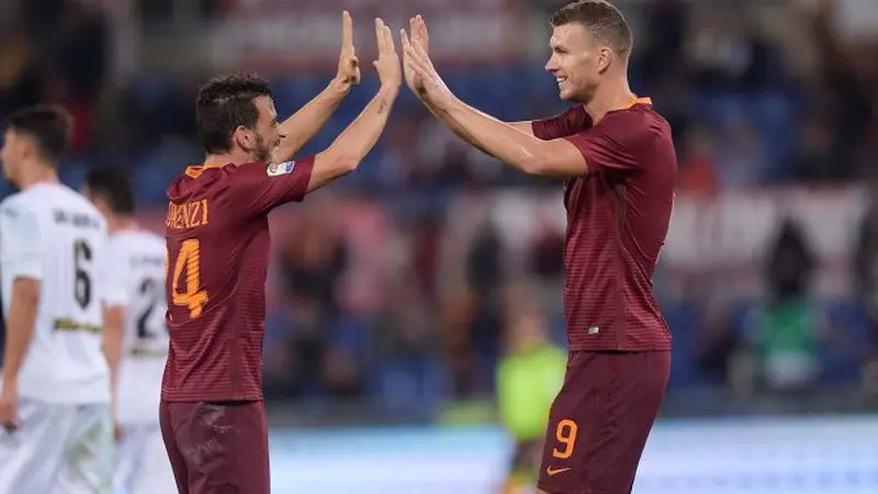 Dua pemain AS Roma, Florenzi dan Dzeko rayakan kemenangan 4-1 atas Palermo 