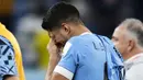 Luis Suarez pun tak bisa menutupi kesedihan setelah tiket 16 besar Piala Dunia 2022 di depan mata lenyap pada 9 menit akhir pertandingan. (AP Photo/Manu Fernandez)