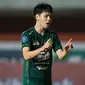 Ekspresi kecewa pemain Persebaya Surabaya, Taisei Marukawa saat melawan Persela Lamongan dalam laga pekan ke-8 BRI Liga 1 2021/2022 di Stadion Maguwoharjo, Sleman, Kamis (21/10/2021). (Bola.com/Bagaskara Lazuardi)