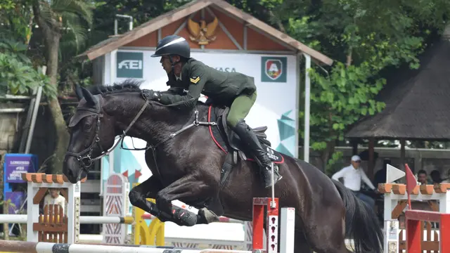 Prajurit TNI Sertu Riko Ganda Febryyanto berhasil menjadi juara pada kejuaraan berkuda (Equistrian) Arthayasa Open 2024