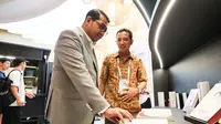 Para pegiat ekonomi kreatif bersama Menekraf Teuku Riefky Harsya. (dok. Biro Komunikasi Publik Kemenekraf)