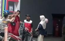 Petugas SPBU dan Pemotor Adu Jotos Saat Antrean BBM di Maros