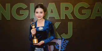 Prilly Latuconsina kembali meraih prestasi sebagai sineas tanah Air lewat IKJ Awards 2024 [@prillylatuconsina96]