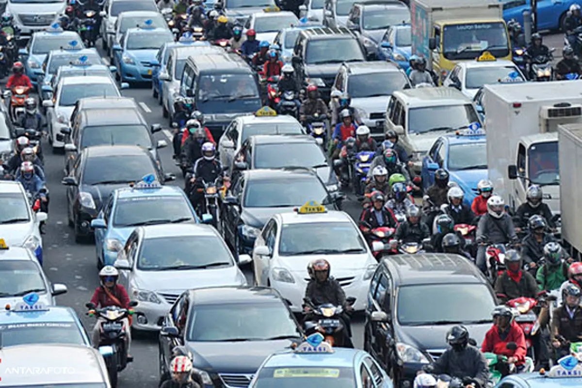 lalin-padat130618b.jpg