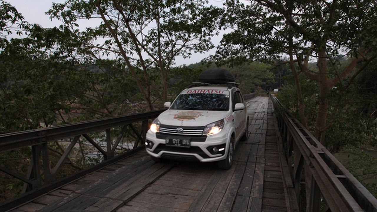 Tim Terios 7 Wonders Plesir ke Markas Buaya Kalimantan