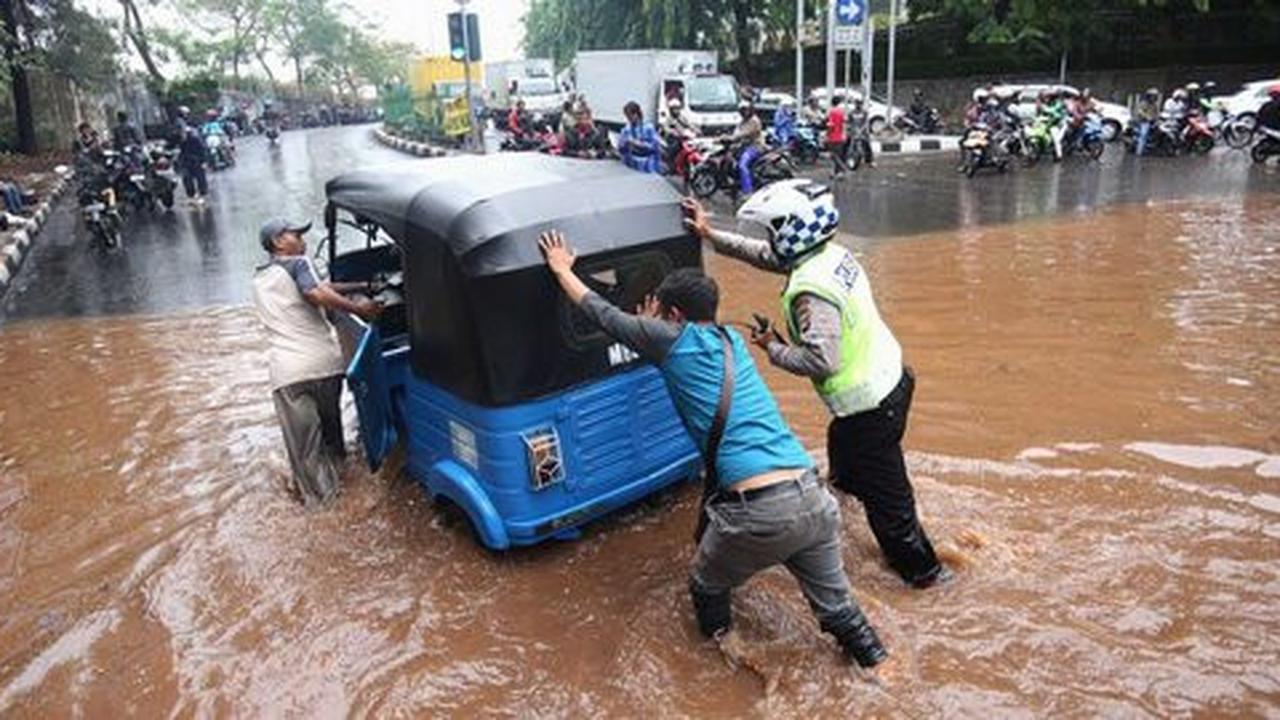 Antisipasi banjir, Polda Metro janji bersiaga siang dan malam