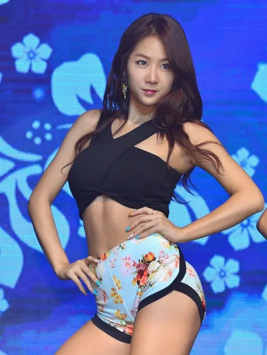 Lead vocal girlband SISTAR, Soyu, tentu saja masuk kedalam daftar jajaran seleb-seleb dengan tubuh seksi dan menggoda, Aww!. (Koreaboo/Bintang.com)