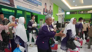 Jemaah haji tiba di Debarkasi Surabaya. (Istimewa)