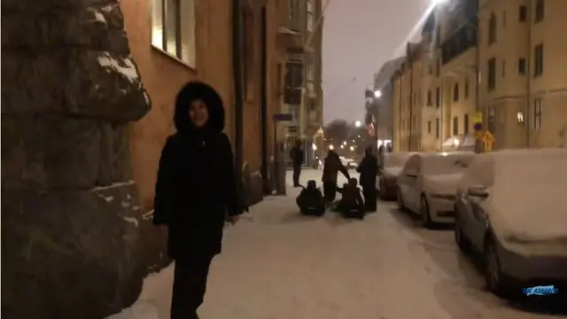 7 Potret Ayu Azhari dan Keluarga Cari Makanan Halal saat Tahun Baru di Finlandia