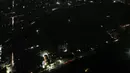 Di Santiago, lampu jalanan padam dan suara sirene kendaraan darurat terdengar di berbagai penjuru kota. (Javier TORRES/AFP)