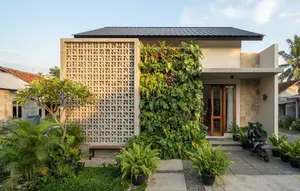 8 Desain Fasad Rumah Menghadap Matahari Sore Agar Ruangan Tidak Panas