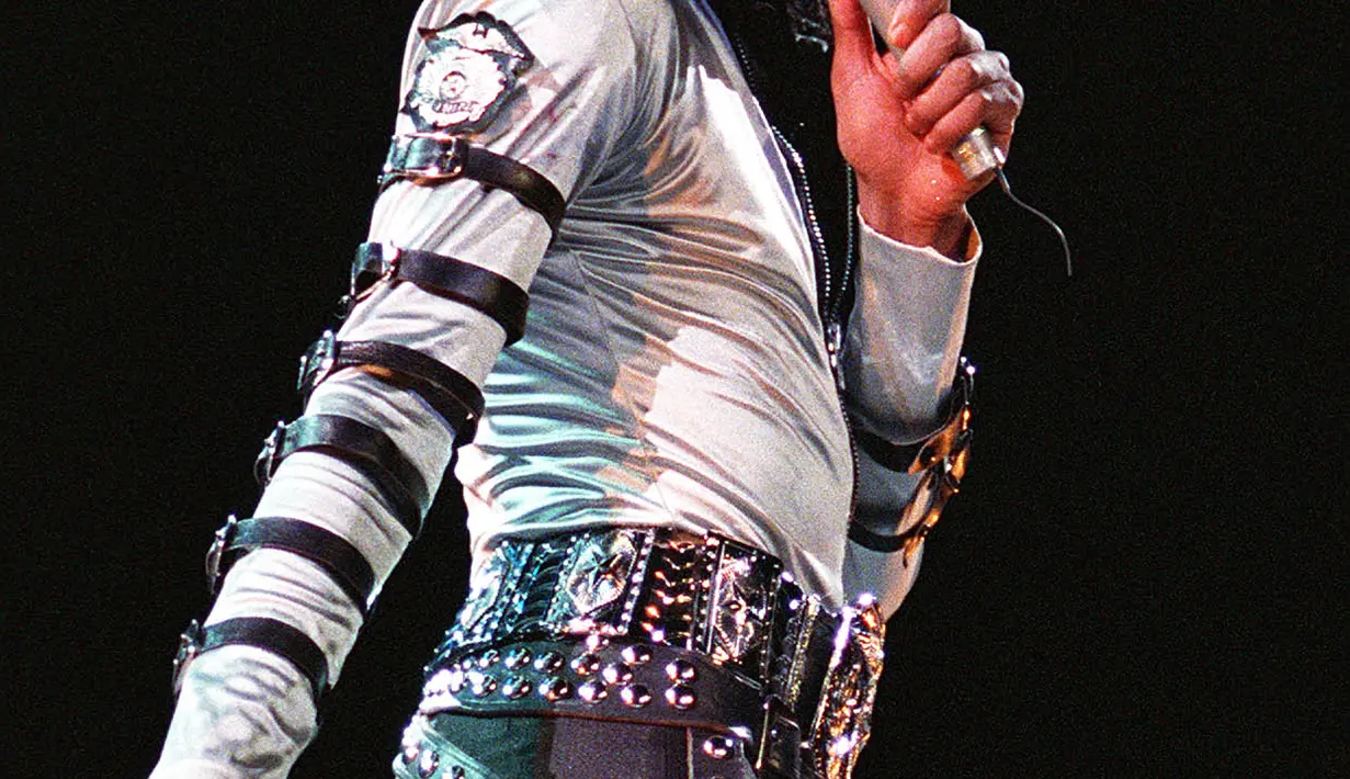 Setelah kematian Michael Jackson, banyak anggota keluarga Raja Pop ini berjuang untuk mendapatkan uang. Saudara-saudara dari Michael Jackson diketahui berebut harta peninggalan penyanyi kelas dunia ini. (AFP/Bintang.com)