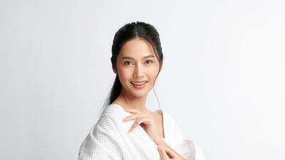 Skincare Malam 5 Menit, Cara Praktis Menjaga Kulit Tetap Kenyal saat Bangun Tidur