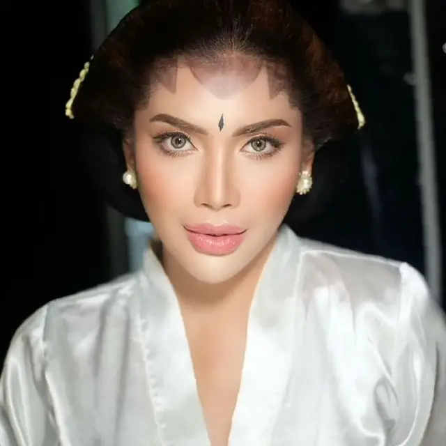 6 Gaya Pemotretan Terbaru Millen Cyrus, Penampilannya Curi Perhatian
