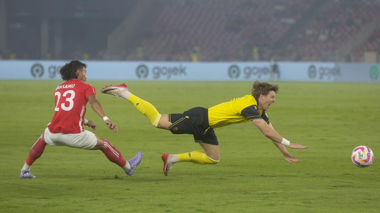FOTO: Hujan Gol di SUGBK: Oxford United Libas Indonesia All Star 3-6 di  Laga Perdana Piala Presiden 2025