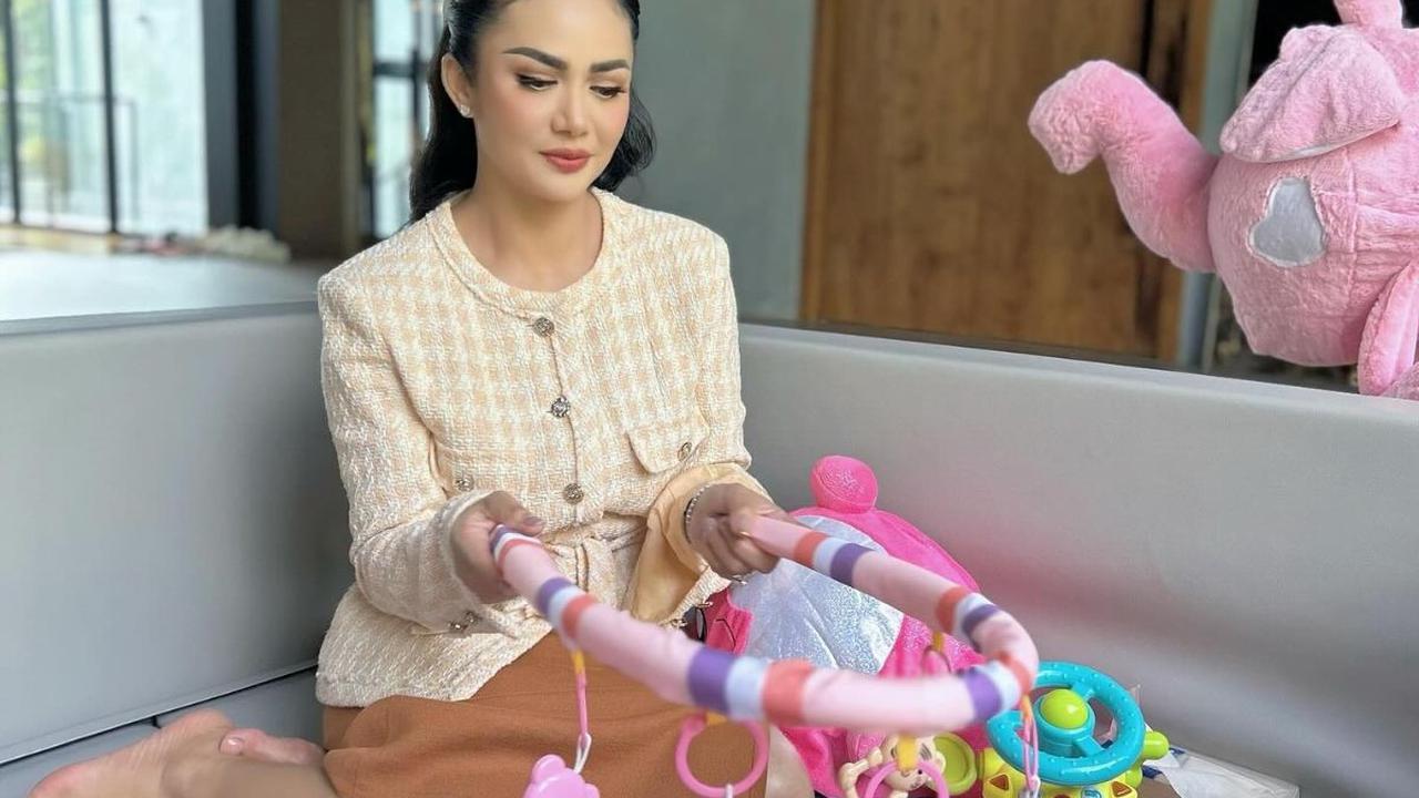 Ada juga yang salfok dengan penampilan Kris Dayanti. Potretnya ramai disebut begitu cantik.<br>