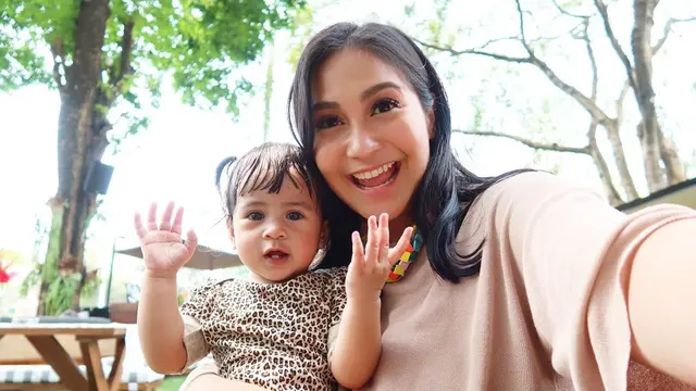 Potret momen kebersamaan Caca Tengker dan Ansara