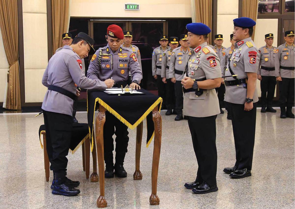 FOTO: Kapolri Lantik Yuda Gustawan sebagai Kabaintelkam, Ramdani Hidayat Pimpin Brimob