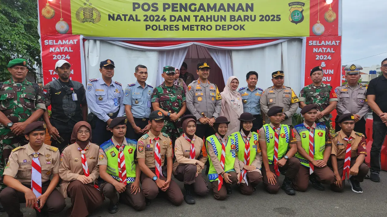 Forkopimda Kota Depok meninjau pos pelayanan Natal dan Tahun Baru 2025 di Jalan Raya Margonda, Depok.