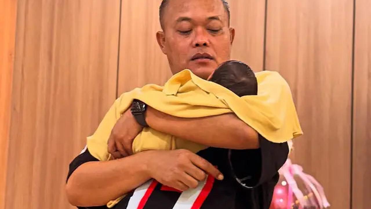 7 Potret Sule Bertemu Cucu Pertama, Penampilan Mahalini Berdaster Jadi Sorotan