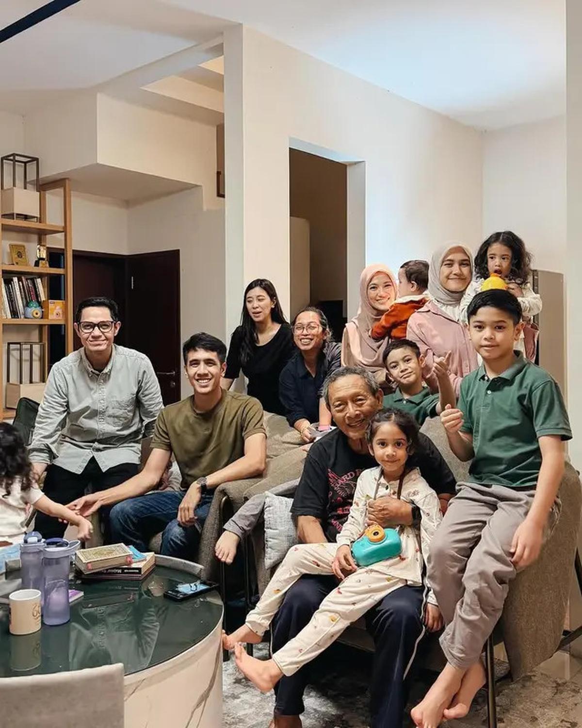 6 Potret Artis Beda Agama Temani Kekasih hingga Teman Berkegiatan di Bulan Ramadan