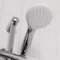 Ilustrasi mandi. (Photo by Karolina Grabowska: https://www.pexels.com/photo/close-up-photo-of-a-shower-head-4194866/)