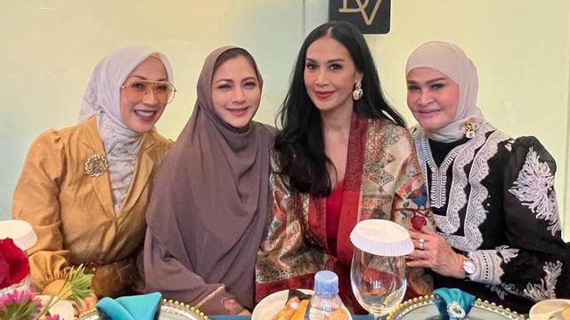 5 Potret Buka Puasa Diah Permatasari, Fuji hingga Kris Dayanti Kompak Bersama