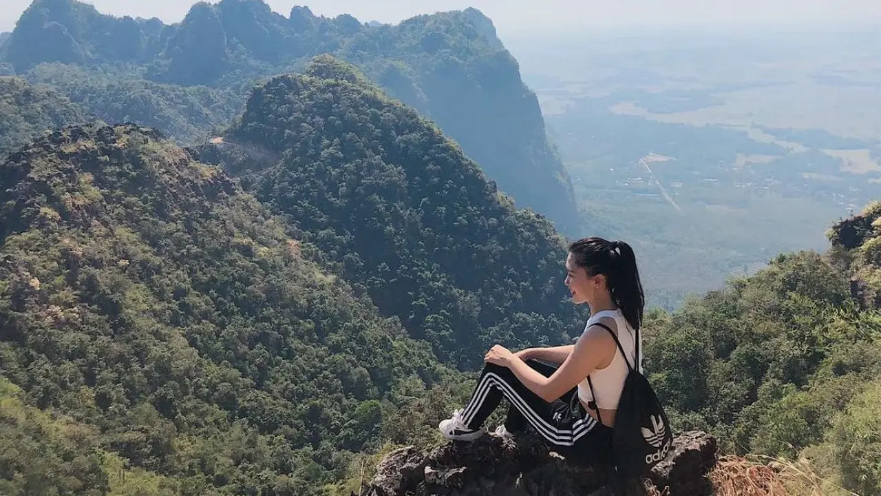 Gunung Zwegabin di Myanmar