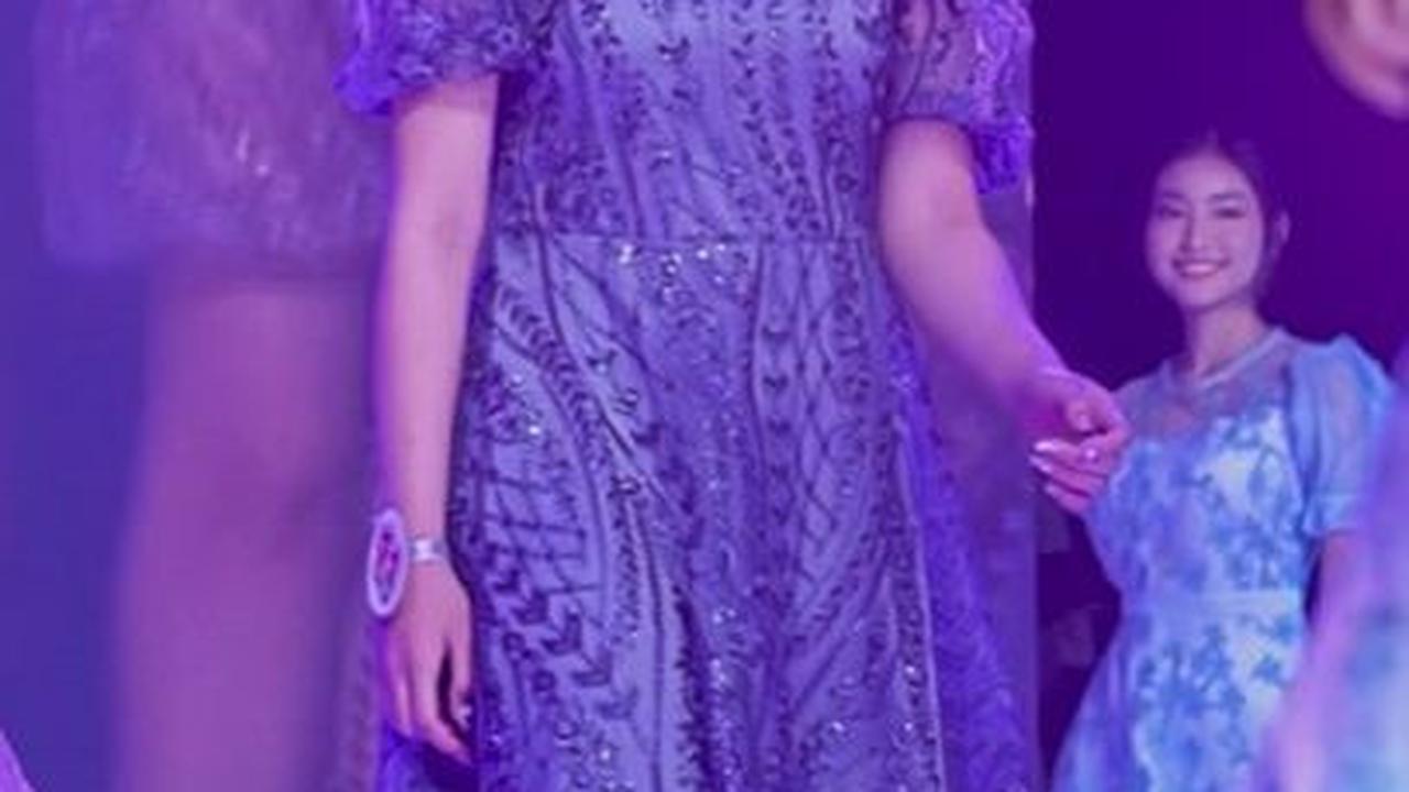 Pada malam final itu, Starrisya tampil anggun dengan balutan dress biru.&nbsp;<br>