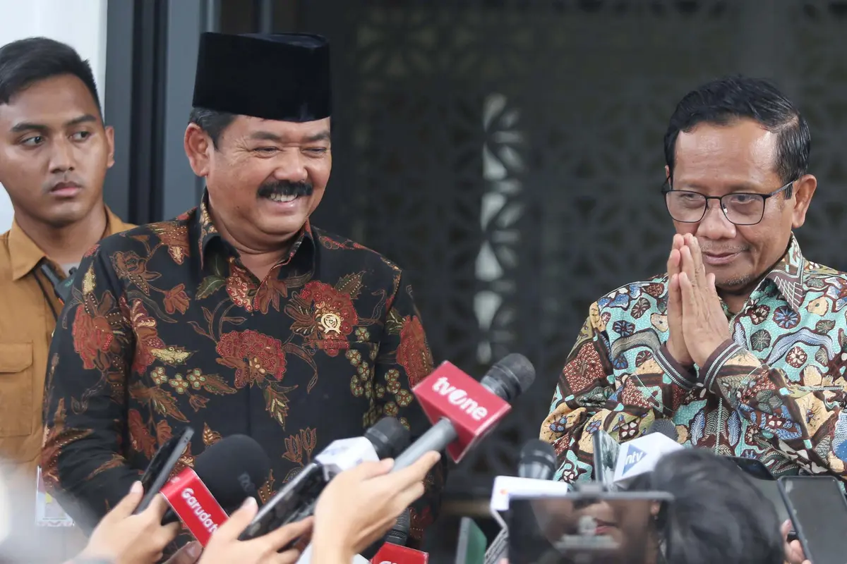Menko Polhukam Hadi Tjahjanto Sambangi Kediaman Mahfud Md