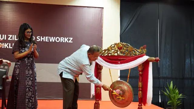 Pemberdayaan perempuan lewat fashion