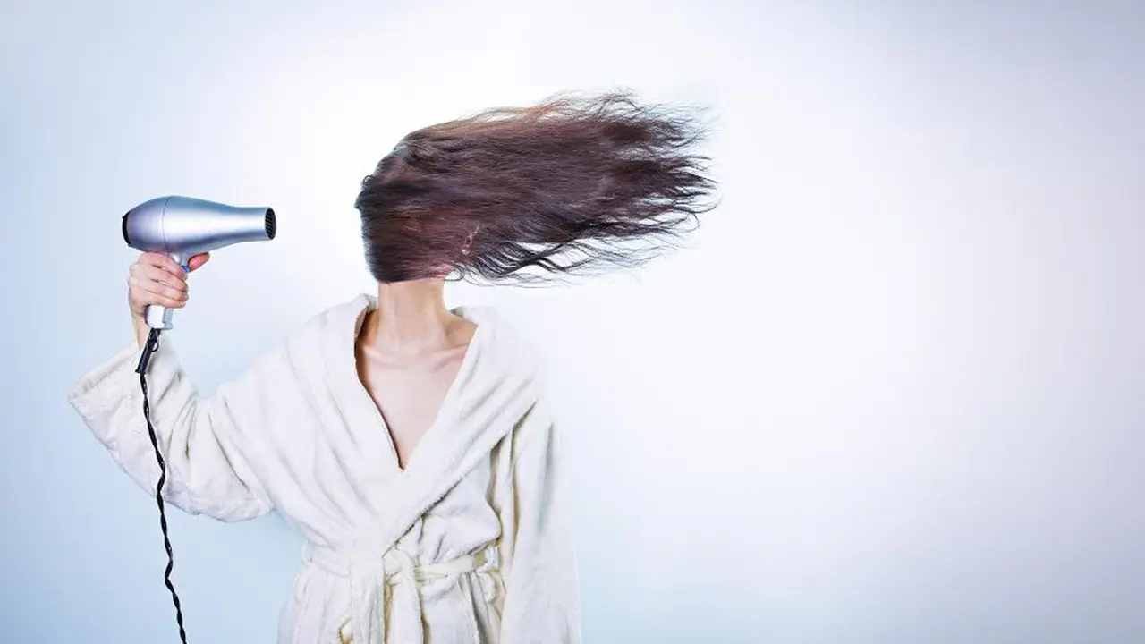 Simak, Tips Merawat dan Mengatasi Rambut Agar Tidak Mudah Lepek