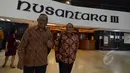 PLT Ketua KPK Taufiquerachman Ruki (kiri) meninggalkan Gedung Nusantara III usai menggelar pertemuan tertutup dengan Ketua DPD RI Irman Gusman di Komplek Parlemen Senayan, Jakarta, Jum'at (27/3/2015). (Liputan6.com/Andrian M Tunay)