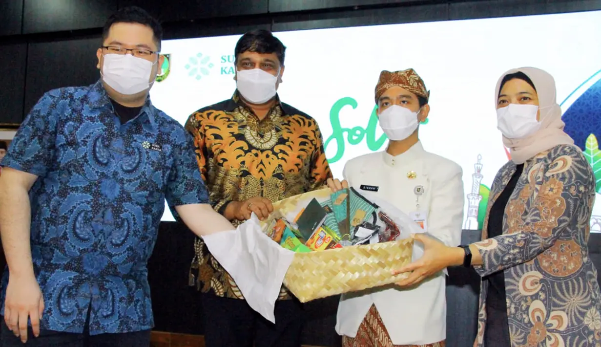 Indosat Ooredoo berkolaborasi dengan Surakarya menghadirkan program yang bertajuk “Rasa Solo” untuk mendorong UKM di Kota Solo bangkit kembali, sekaligus mengobati rasa rindu para perantau akan kampung halamannya. (Liputan6.com/Pool/Indosat)