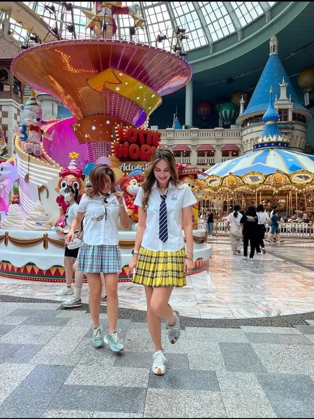 Menolak Tua, Ini Tampilan Manis Luna Maya Kenakan Seragam Sekolah Korea