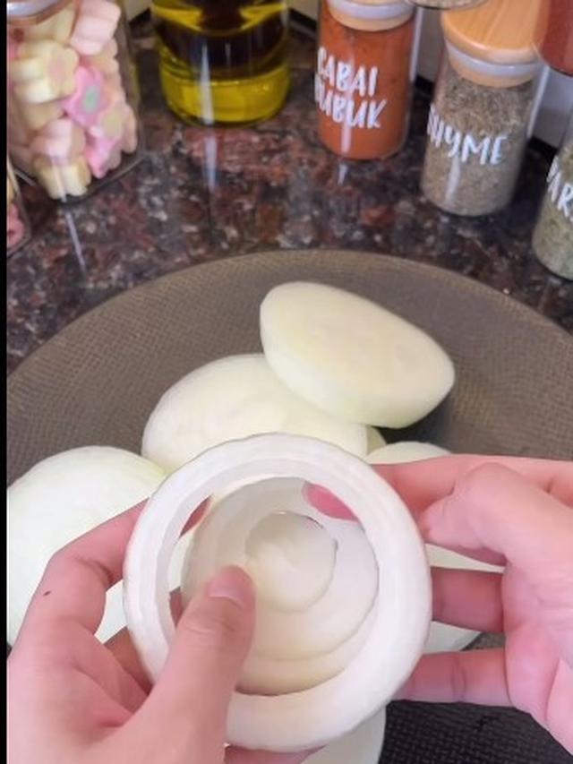 Pakai 1 Bahan Minuman, Ini Cara Bikin Onion Ring Garing dan Tahan Lama