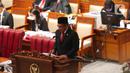 Menteri Dalam Negeri Tito Karnavian menyampaikan laporan saat rapat paripurna ke-26 masa persidangan V tahun 2021-2022 di Kompleks Parlemen, Senayan, Jakarta, Kamis, (30/6/2022). DPR secara resmi mengesahkan tiga Rancangan Undang-Undang (RUU) tentang Daerah Otonomi Baru (DOB) menjadi UU, terkait pemekaran wilayah di Provinsi Papua. (Liputan6.com/Angga Yuniar)
