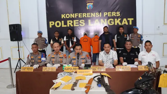 Polisi mengungkap adanya dugaan dendam yang bermula dari persoalan buah kelapa sawit.