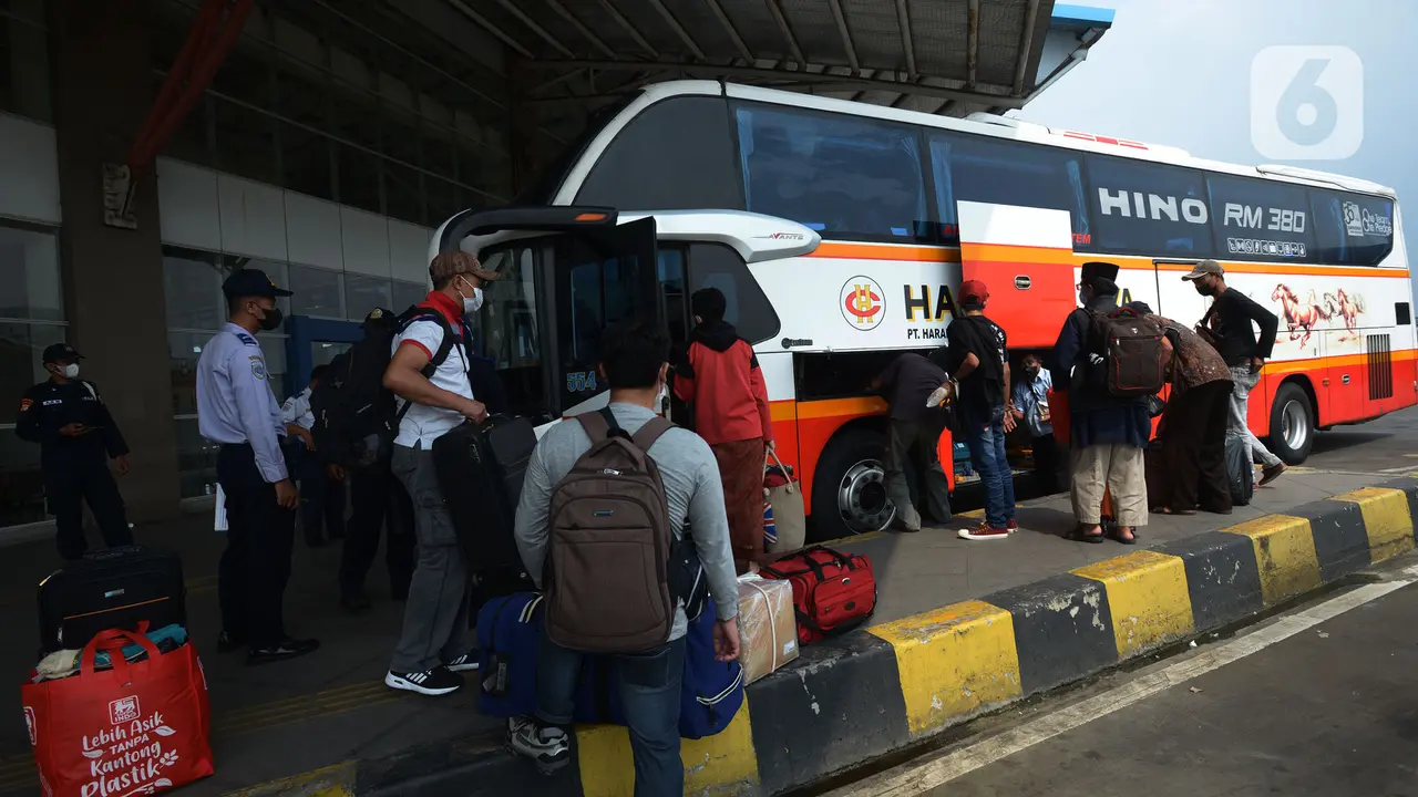 Belum Ada Lonjakan Pemudik di Terminal Pulo Gebang