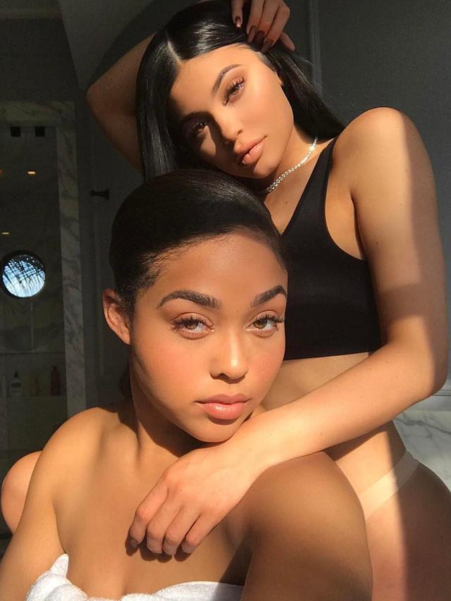[Bintang] Jordyn Woods - Kylie Jenner