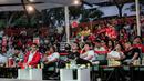 Mantan pelatih Timnas Indonesia, Shin Tae-yong saat nonton bareng laga lanjutan Putaran Ketiga Kualifikasi Piala Dunia 2026 melawan Australia di daerah sekitar Setiabudi, Jakarta Pusat, Kamis (20/03/2025) sore WIB. (Bola.com/Bagaskara Lazuardi)