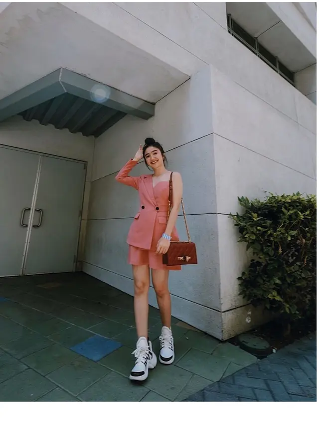 Gaya Febby Rastanty Saat Liburan Ke Luar Negeri, Cantik dan Mempesona