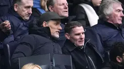 Pelatih Timnas Inggris, Thomas Tuchel terlihat di tribune dalam laga lanjutan Liga Inggris 2024/2025 antara Tottenham Hotspur melawan Newcastle di Tottenham Hotspur Stadium, London, Inggris, Sabtu (04/01/2025). (AP Photo/PA/John Walton)