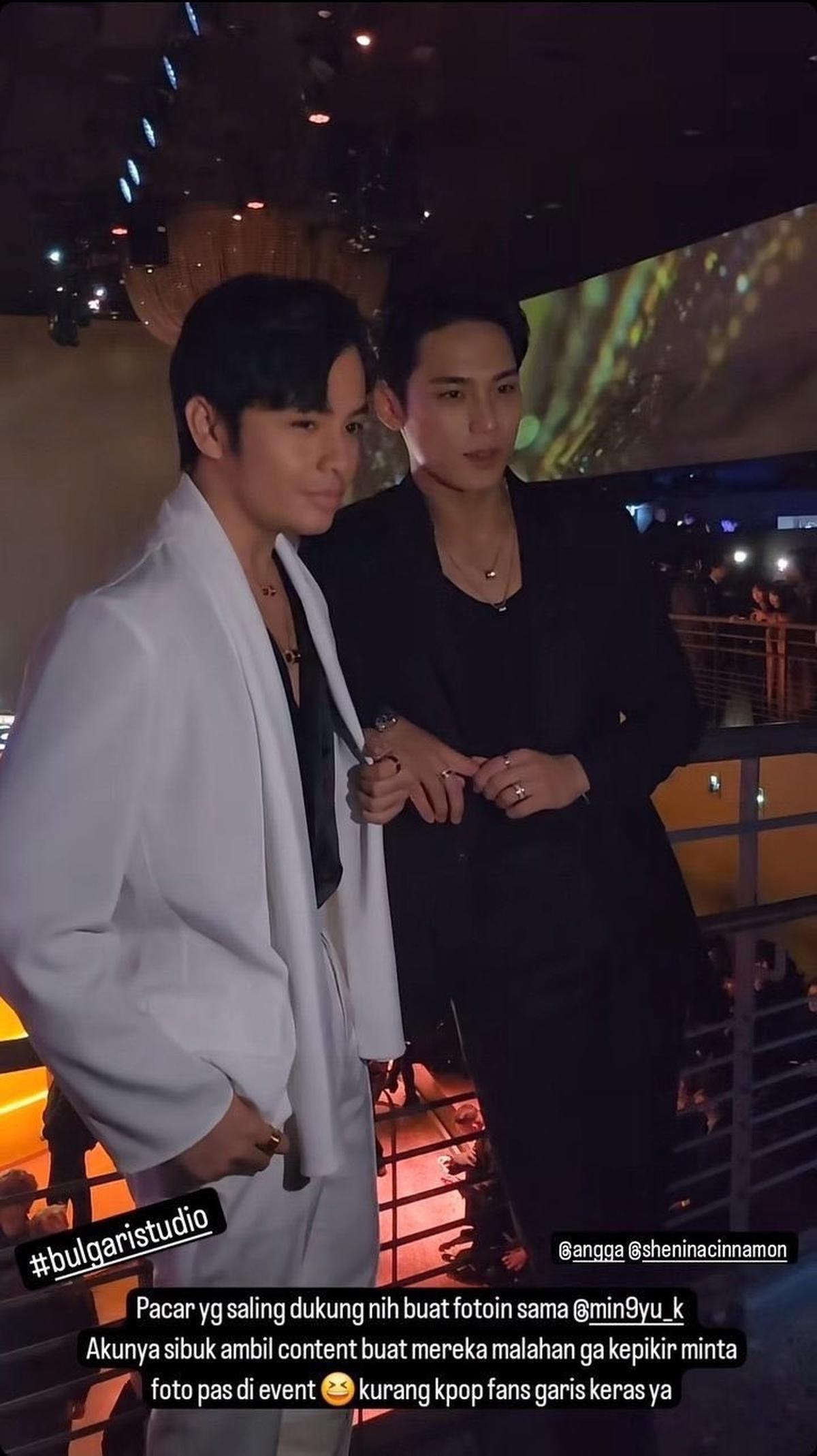 Di salah satu video viral lainnya, terlihat momen di balik layar foto Angga dan Mingyu yang dipuji visualnya sama sekali nggak kebanting. Dua-duanya cakep!<br>
